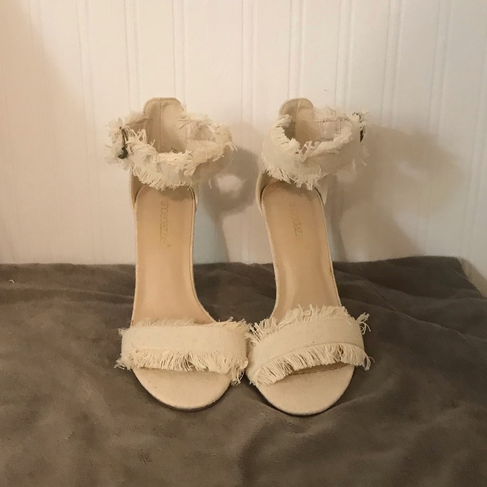 NEW Shoedazzle Heels - Picture 2 of 5